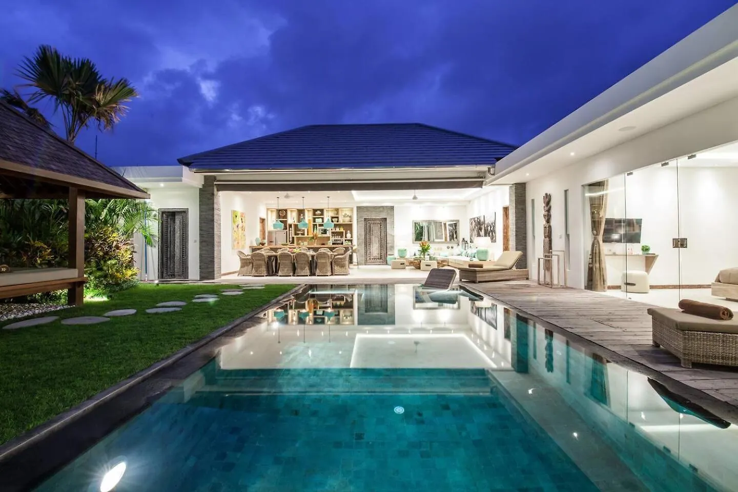 Luxurious 2 Bd Villa In Seminyak  Seminyak (Bali)