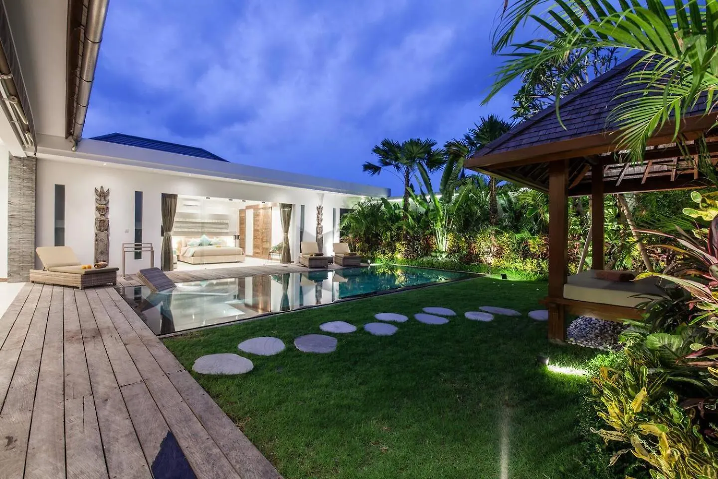 Luxurious 2 Bd Villa In Seminyak