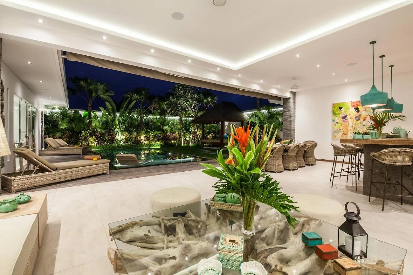Luxurious 2 Bd Villa In Seminyak