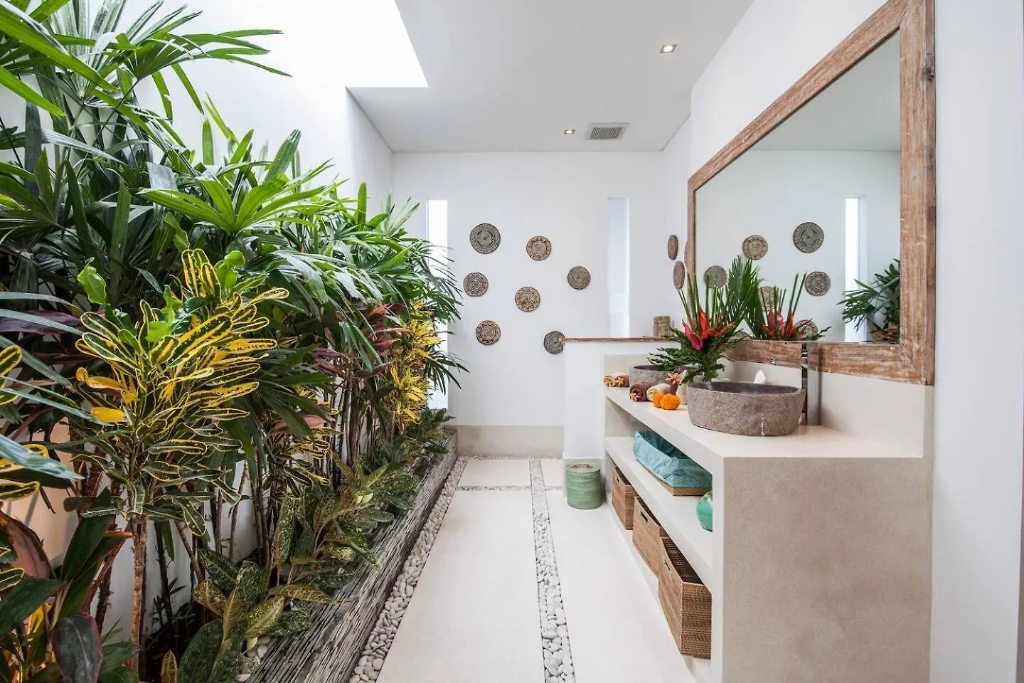 Luxurious 2 Bd Villa In Seminyak Indonesia