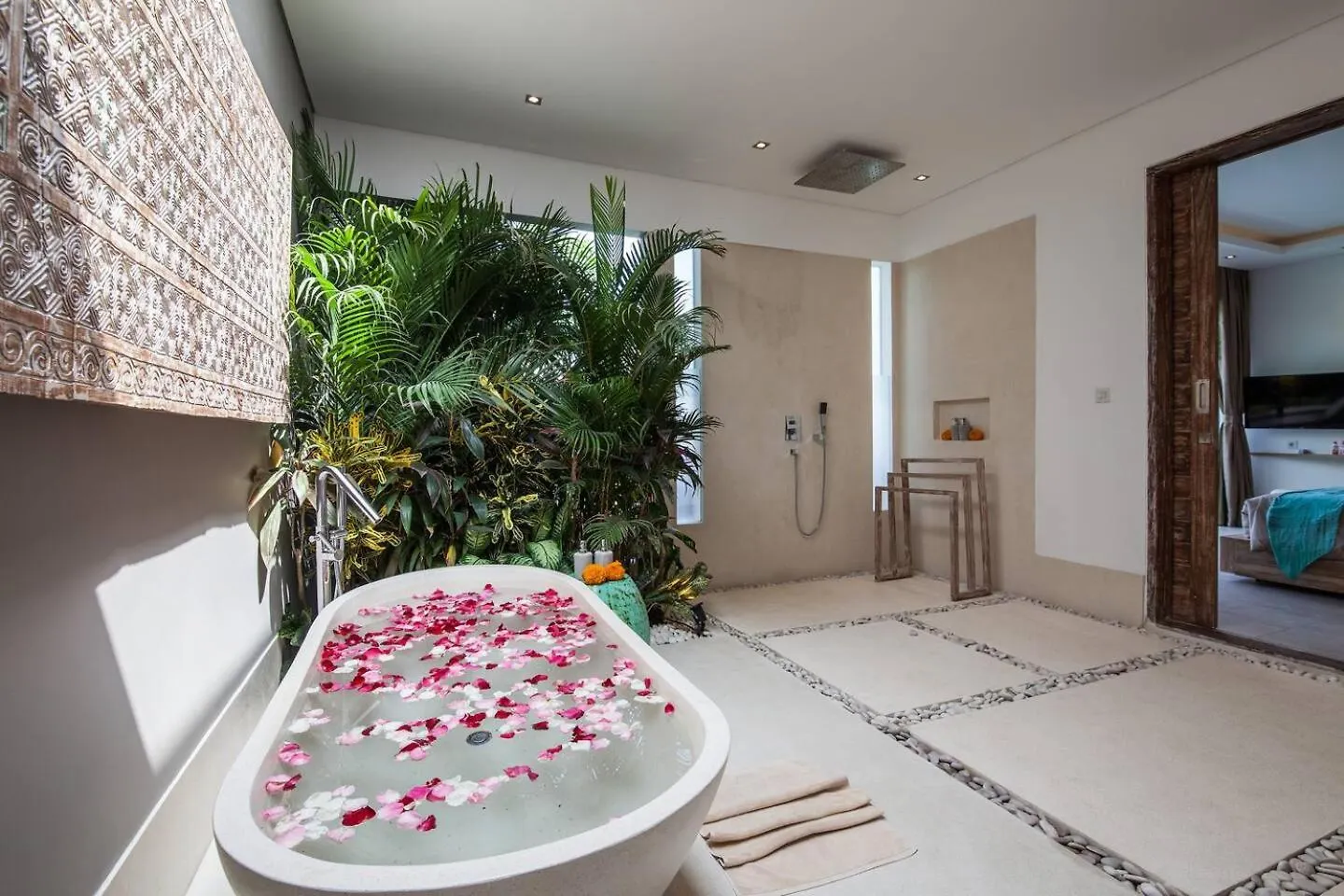 Luxurious 2 Bd Villa In Seminyak